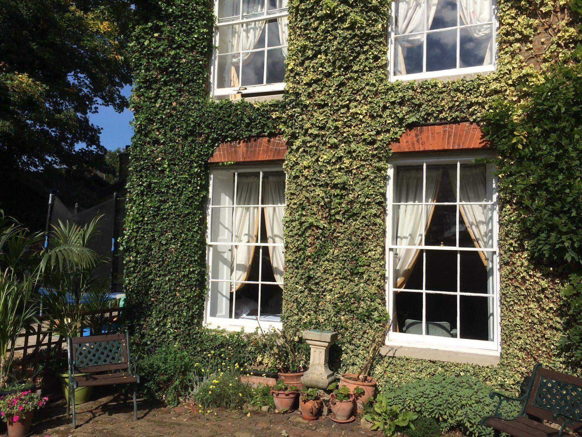 Harmondsworth Hall Guest House West Drayton  Exterior foto